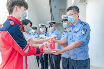 肯德基红骑士惊喜桶,为烈日下努力的你加油