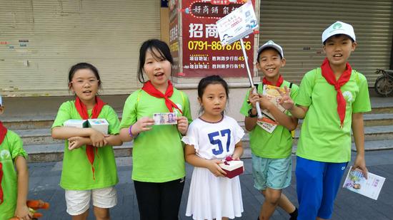 南昌市妇女儿童活动中心寻访红色足迹 挥洒少