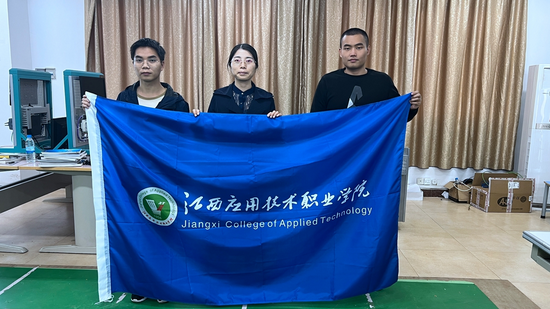 图为:江西应用技术职业学院在教育部第15届“西门子杯”中国智能制造挑战赛“离散行业运动控制”赛项全国总决赛斩获高职组全国第一名