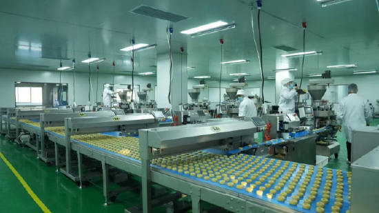 烘焙车间内生产线