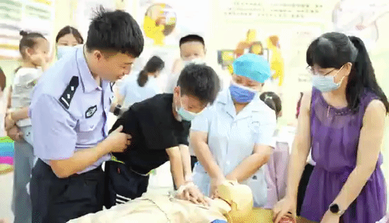 【万警千车下基层】“警”“医”携手,就为这件重要的事