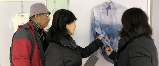 万家绘染布画非遗传承基地学生成果初具雏形,后继有人