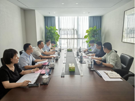 赵亮与邹瑜一行座谈现场