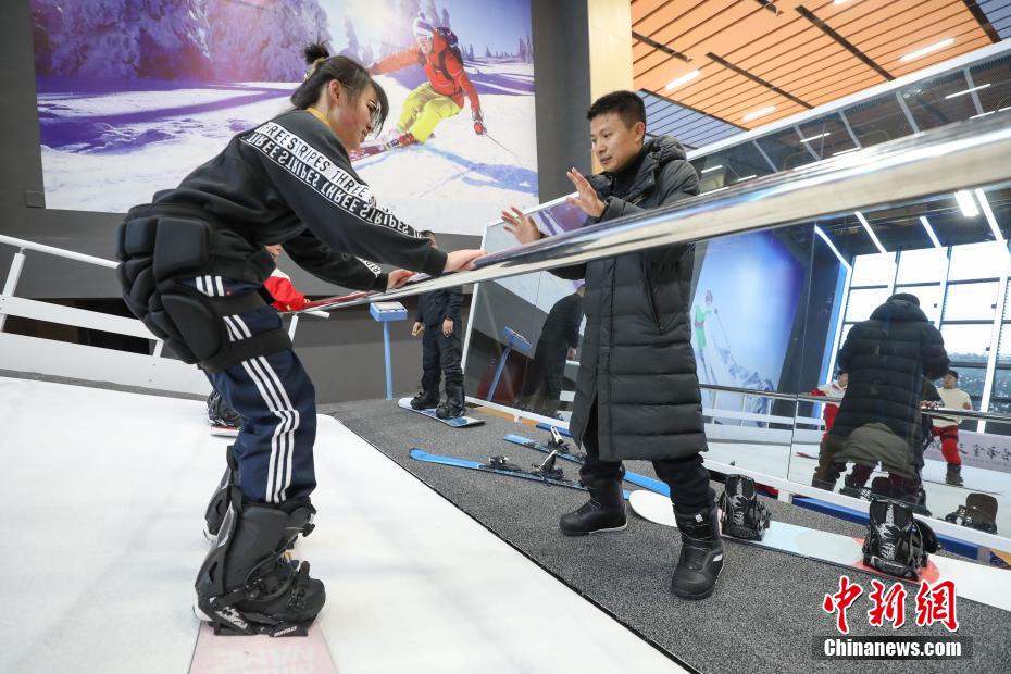 亚洲精品18  在线观看