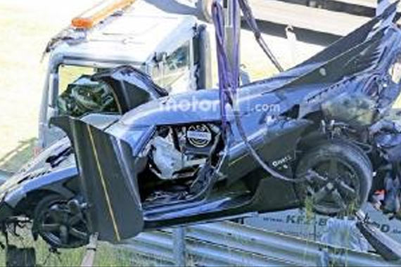 价值1亿的超跑瞬间成废铁，看着都心疼