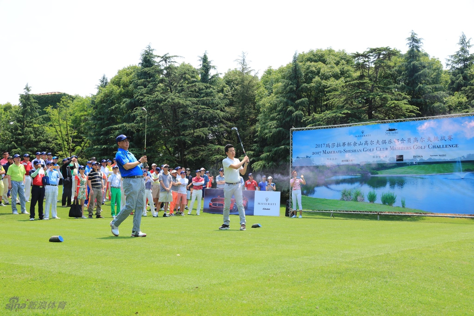 阳光洒在佘山球场，一位选手以标准而潇洒的姿态完成一次完美挥杆