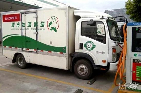 刘强东承诺:京东5年里全部替换电动车