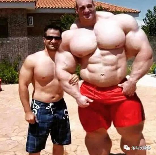 比施瓦辛格还强壮的男人?肌肉太大让人望而却步!_健美_新浪竞技风暴_新浪网