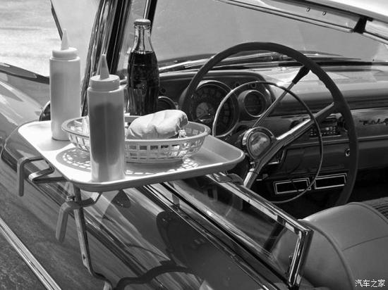 驰骋在美国公路上的汽车餐厅