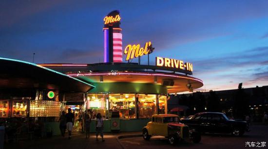 驰骋在美国公路上的汽车餐厅