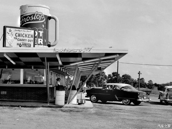 驰骋在美国公路上的汽车餐厅