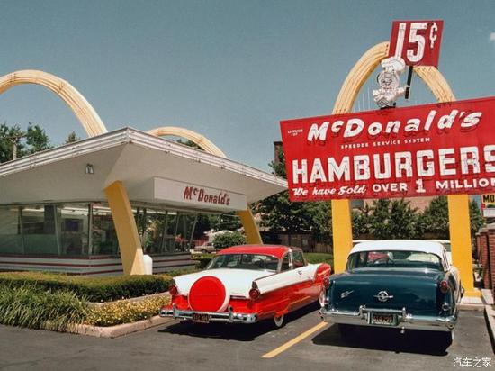 驰骋在美国公路上的汽车餐厅