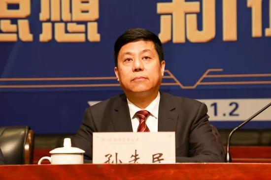 校党委书记孙先民作学习贯彻党的十九大精神专题报告