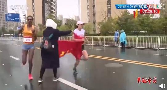 马拉松运营方道歉,何引丽受干扰遗憾失冠