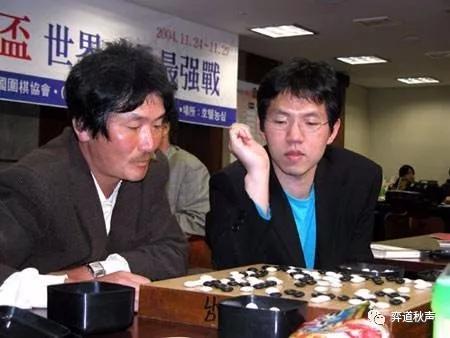 赵治勋与李昌镐研究棋局