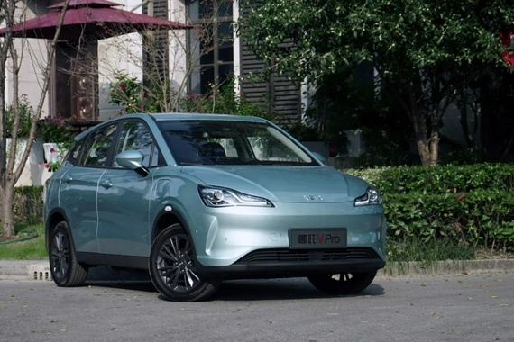10万内新能源车对比：哪吒V Pro与比亚迪元Pro如何选？