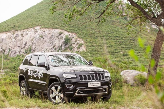 穿着西装去越野 试驾2016款大切诺基