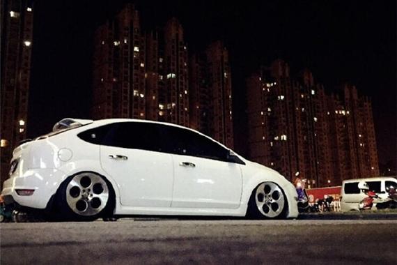 低趴人生 福特福克斯改装空气避震低姿态