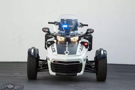 海外试驾——庞巴迪F3-P警车