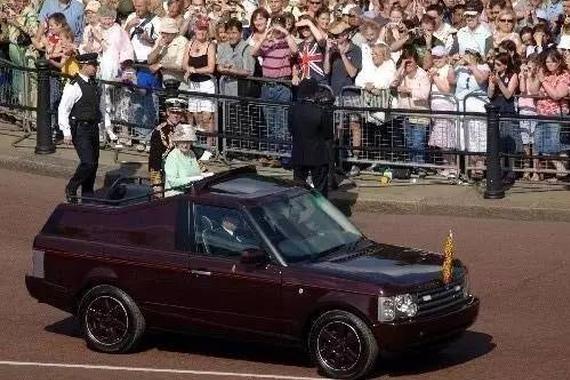 除了菲利普亲王 一直陪女王的居然还有它