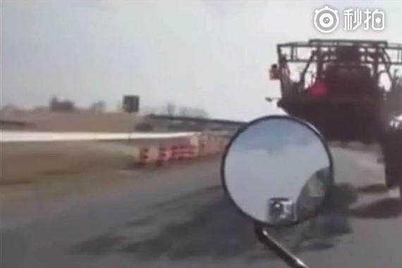 想都不敢想的超车方法，从别人车底下超车