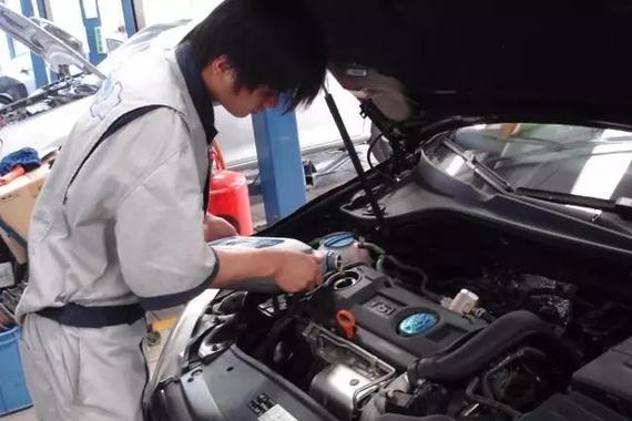 机油多久更换一次？ 老技师给你讲讲清楚！