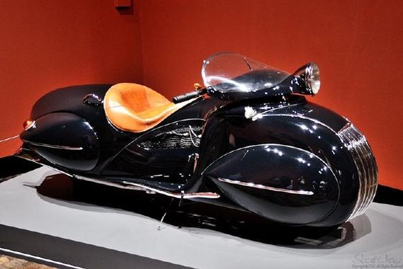 为车手提供全天候保护与奢华享受