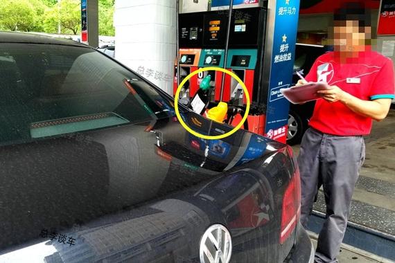 辉腾加油真实版 没想到真被人当成帕萨特