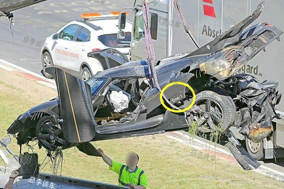 天价车祸 最快量产车撞报废