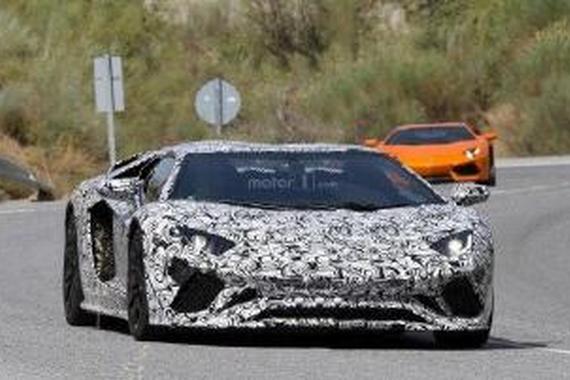 外观变化大 曝新款Aventador敞篷版谍照