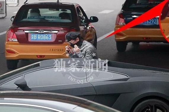 都是央视名嘴 座驾却大不同