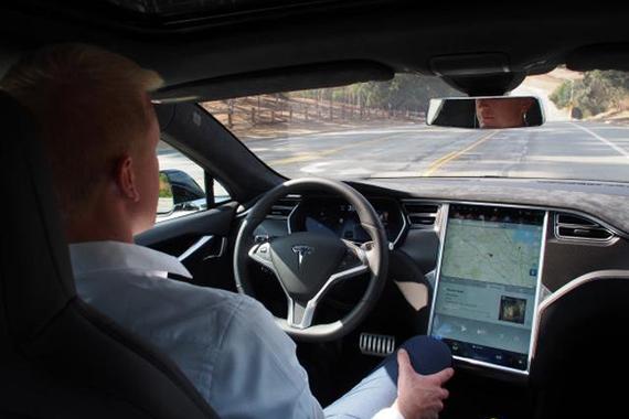 自动驾驶吹上天 但还没到解放双手的时候