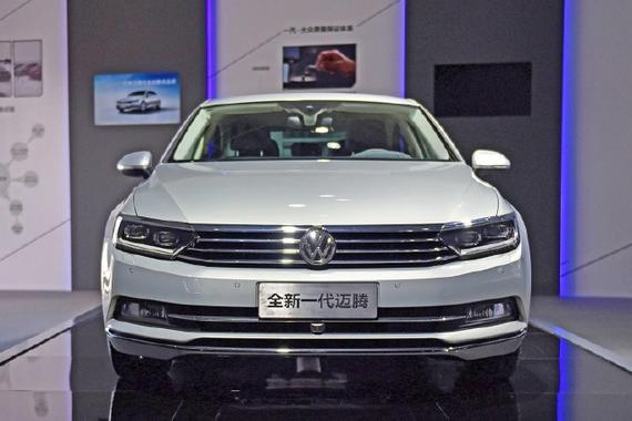 全新迈腾上市老款优惠3万4 如何不纠结？