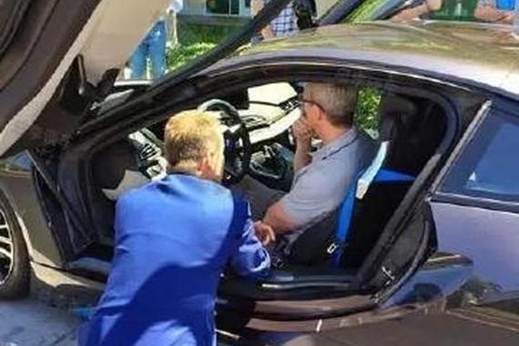 全球最贵的CEO 为人低调 座驾也不一般