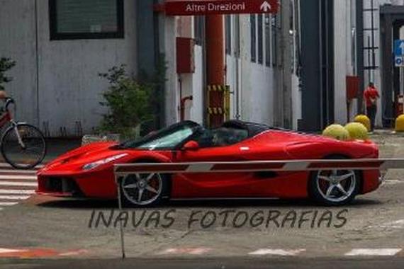 未展览却已售罄 曝LaFerrari敞篷版实车照