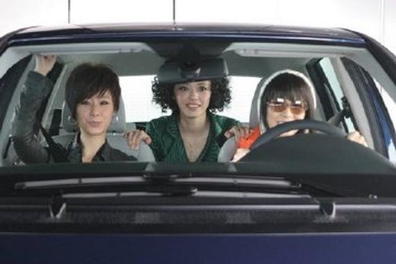 范爷霸气赵薇低调 还珠格格姐妹座驾大盘点