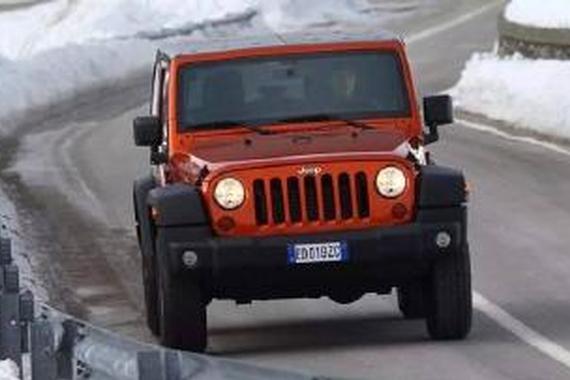 用闻名全球的纯爷们儿SUV向兵哥哥致敬