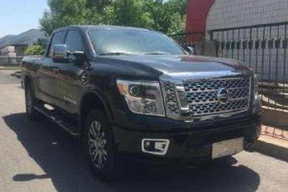 日产泰坦皮卡车5.0大排量柴油超级皮卡