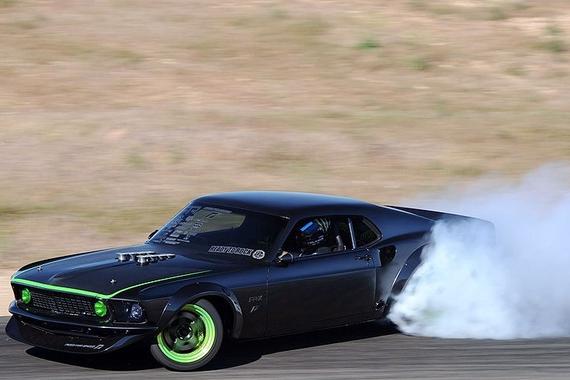 汽车专业漂移表演的“烧轮胎”最高境界