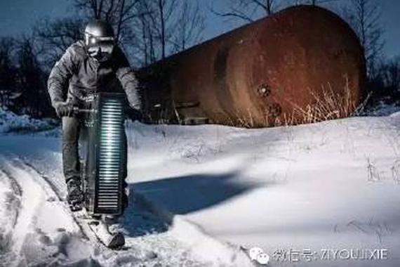 SNOPED雪地摩托车 骑着“机箱”去滑雪