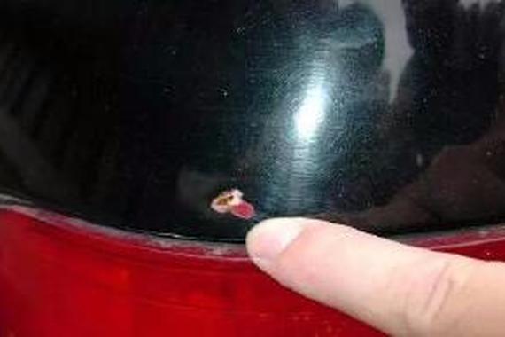 手把手教你咋看二手车喷没喷过漆