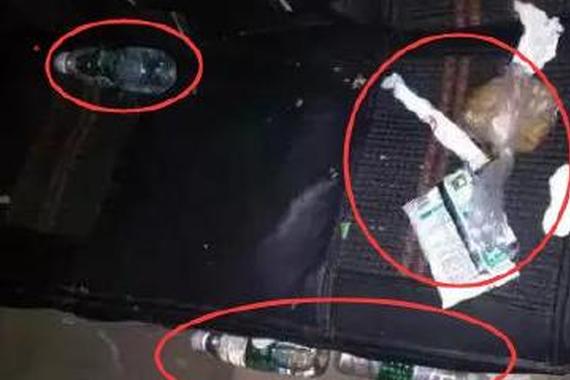 借车给女同事搞成这样 车主：不会再借车！