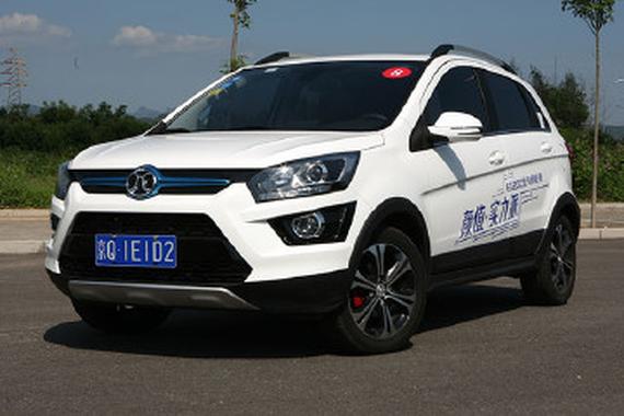 北汽SUV都电动了！让你告别高油耗！