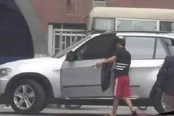 宝强离婚了 他送给马蓉的天价豪车怎么办？