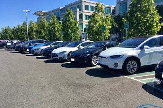 最有意思的是苹果公司停满特斯拉