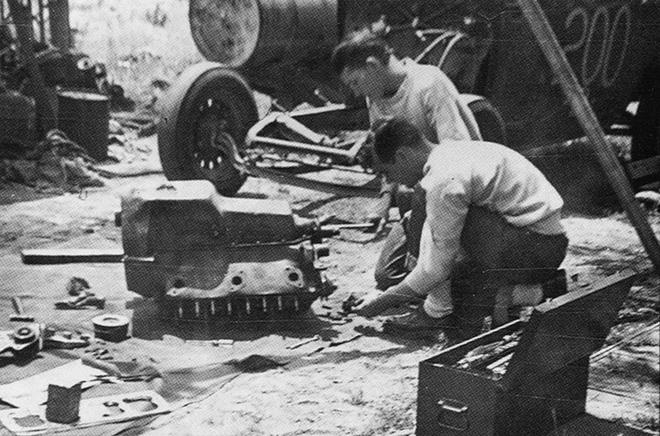 对HOT ROD的热爱从未停止的MOONEYES