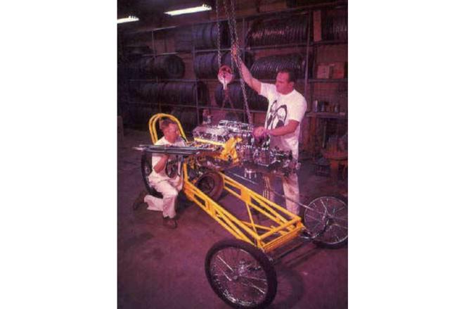 对HOT ROD的热爱从未停止的MOONEYES