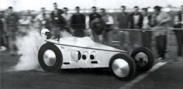 对HOT ROD的热爱从未停止的MOONEYES