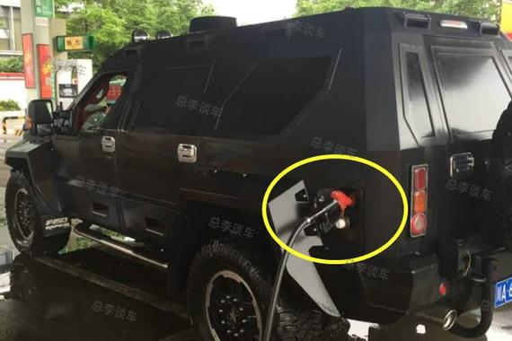 350万乔治巴顿玩越野 结果悲剧了