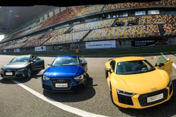 驾驶四台大马力机器在“上赛”狂飙